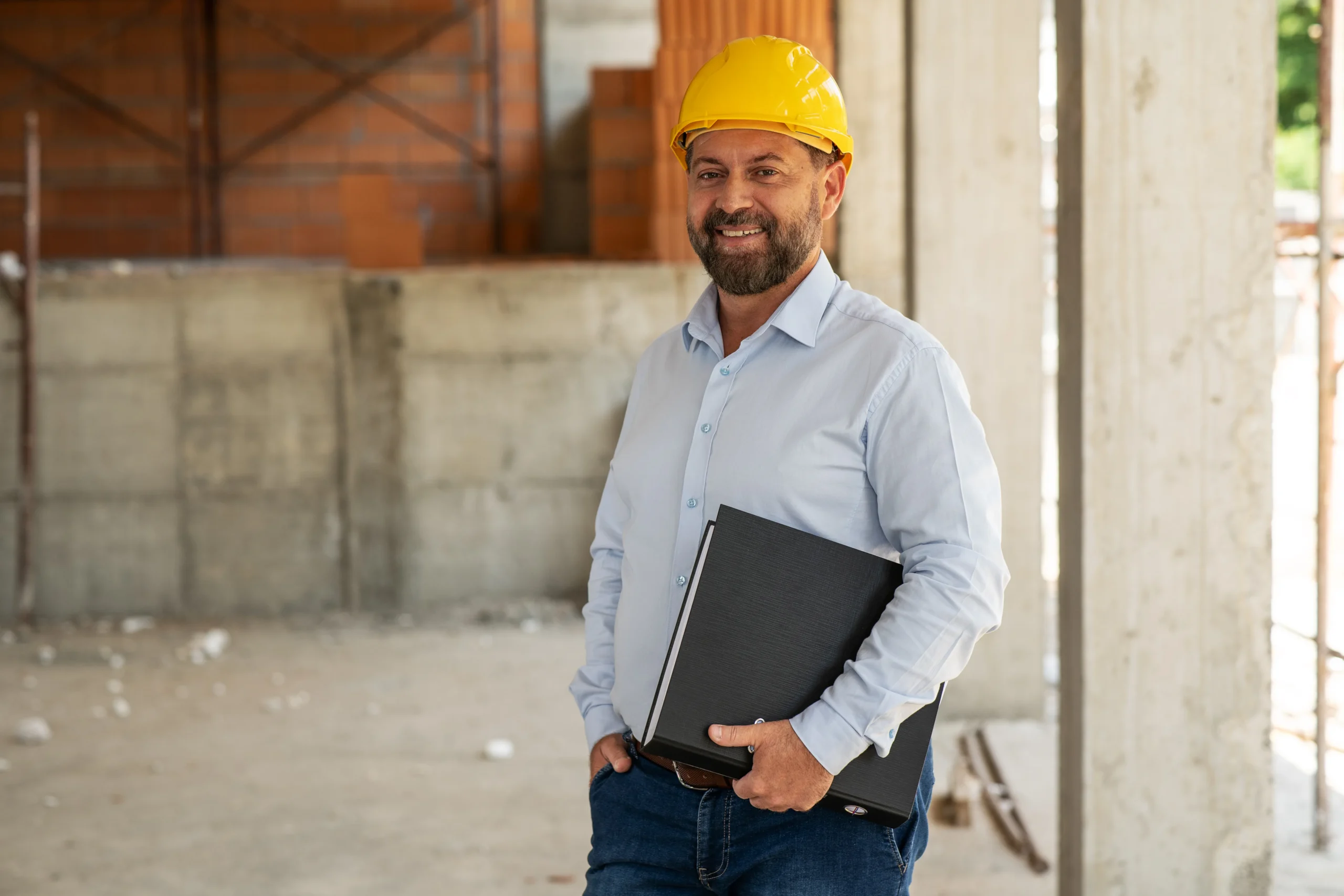 Inżynier budownictwa z uprawnieniami prowadzący dziennik budowy i nadzór techniczny.